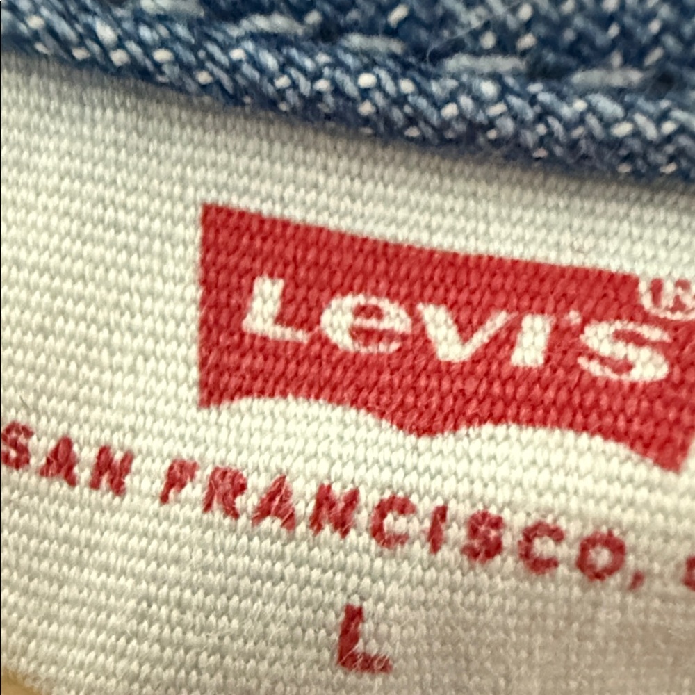 LEVI’S LIGHT BLUE TOP - Picture 2 of 6
